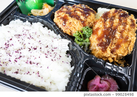 Delicious mince cutlet & croquette bento Delicious mince cutlet & croquette bento 99028498