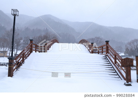 Snow-covered bridge (Kiso Bridge, Narai-juku, Shiojiri City, Nagano Prefecture) 99028884