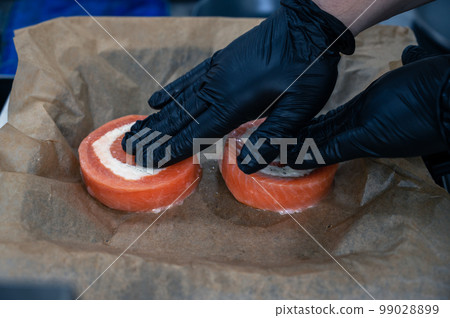 Salmon roll with mozzarella 99028899