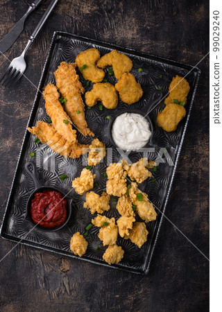 Chicken nuggets, strips and bites 99029240