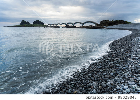 Landscape view of the beautiful eight cross-Sea arch bridge across the pacific ocean coast at Sanxiantai islet (Three Saints Island), East Coast National Scenic Area, Taitung, Taiwan. 99029845