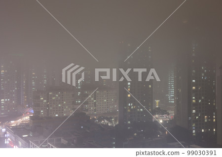 Hazy and cloudy city scenery due to fine dust fog Hazy and cloudy city scenery due to fine dust fog 99030391