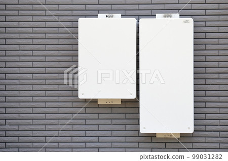 Storage battery equipment and power conditioner installed on the wall 99031282