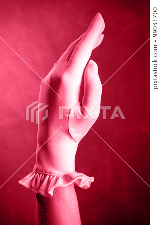 Pink glove with skirt, toned in pink Pink glove with skirt, toned in pink 99031700