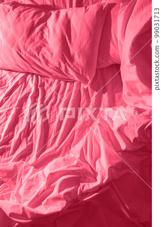 Comfortable crumpled bed, toned in pink 99031713