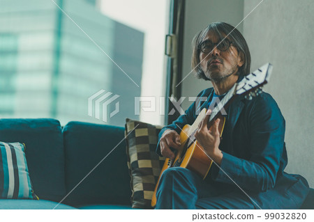 吉他 演奏 男人 99032820