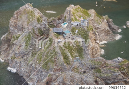 A model of Dokdo (a model of Takeshima) claimed by South Korea was displayed in a subway passageway in Seoul. A model of Dokdo (a model of Takeshima) claimed by South Korea was displayed in a subway passageway in Seoul. 99034512