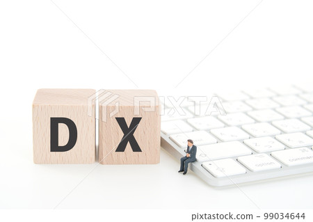 DX 圖像思考的商人和鍵盤 99034644