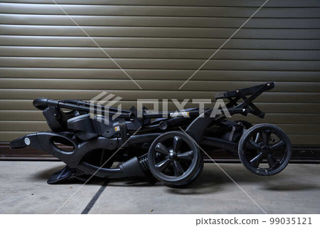 Brothers and sisters can ride together! double stroller Brothers and sisters can ride together! double stroller 99035121
