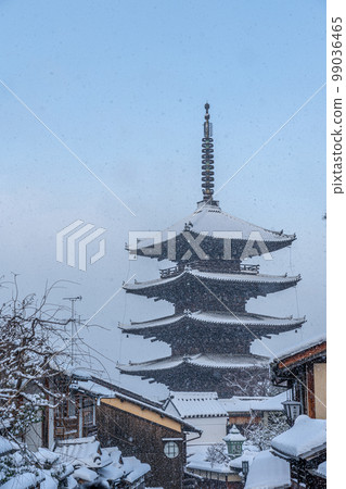 Kyoto 2023 Winter Heavy Snow Yasaka Pagoda Kyoto 2023 Winter Heavy Snow Yasaka Pagoda 99036465