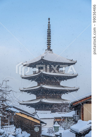 Kyoto 2023 Winter Heavy Snow Yasaka Pagoda Kyoto 2023 Winter Heavy Snow Yasaka Pagoda 99036466