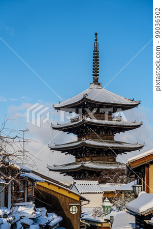 京都 2023 冬季大雪八坂塔 京都 2023 冬季大雪八坂塔 99036502