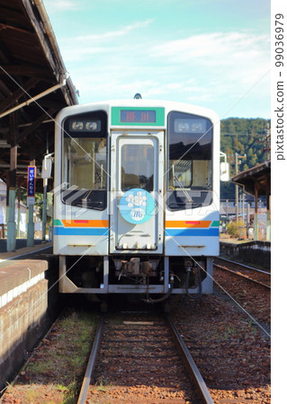 天龍濱名湖鐵道天龍二俁站列車和大三村站牌 99036979