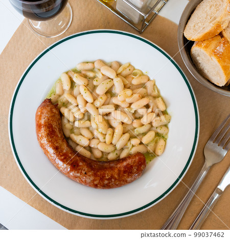 Fried botifarra sausage served with cooked white beans 99037462