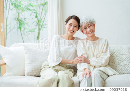 Parent and child relaxing in the living room 99037918