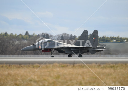 印度空軍蘇霍伊 Su-30MKI 起飛 印度空軍蘇霍伊 Su-30MKI 起飛 99038170