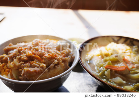 Katsudon and pork soup at a Showa-style restaurant (Sannohe, Aomori Prefecture) 99038240