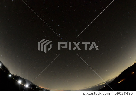 Hakushu-cho, Hokuto City, from the north to the east sky, the North Star, the large curve of spring 99038489