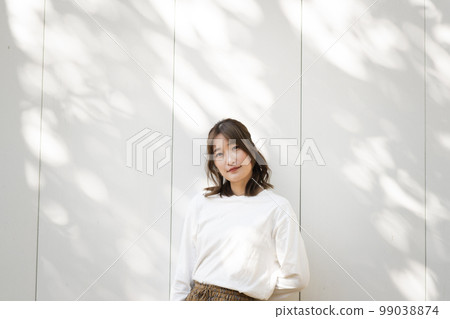 Cool woman 99038874