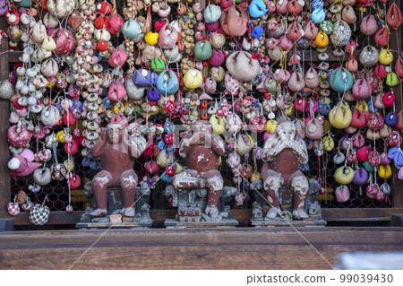Yasaka Koshindo Kyoto Kukurizaru See no evil, speak no evil, hear no evil Yasaka Koshindo Kyoto Kukurizaru See no evil, speak no evil, hear no evil 99039430