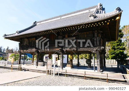 [Narita City, No. 1 in the nation for the number of temple pilgrims, Naritasan Shinshoji Temple, Nationally Designated Important Cultural Property "Gakudo"] 99040327