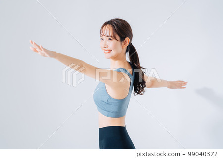 年輕女子健身形象 年輕女子健身形象 99040372
