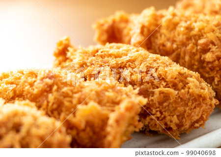 Oyster fly up. 99040698