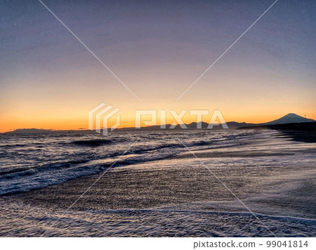 stormy waves at dusk stormy waves at dusk 99041814