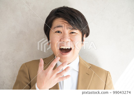 A man with a surprised expression 99043274