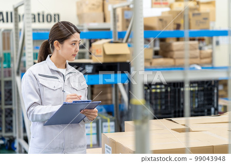 Young woman managing luggage 99043948
