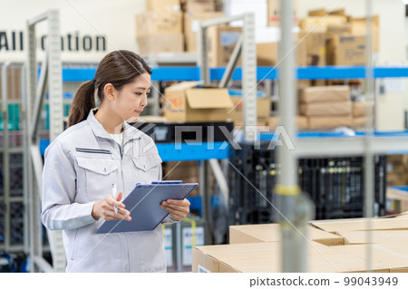 Young woman managing luggage 99043949