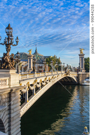 Pont Alexandre III in the early morning (France - Paris) 99044288