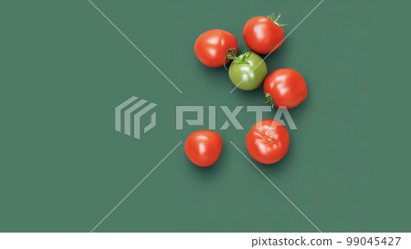 綠色背景的西紅柿 綠色背景的西紅柿 99045427