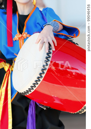 Large drums during the Okinawan Eisa dance performance Large drums during the Okinawan Eisa dance performance 99046456