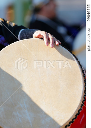 Large drums during the Okinawan Eisa dance performance Large drums during the Okinawan Eisa dance performance 99046565