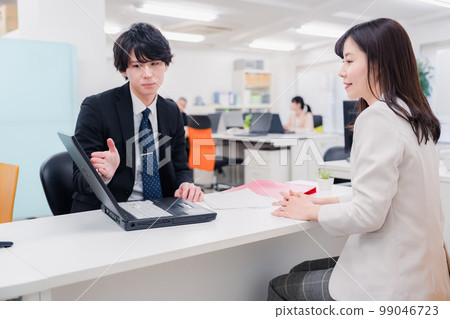 櫃檯男服務員 櫃檯男服務員 99046723