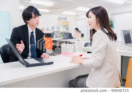 櫃檯男服務員 99046725