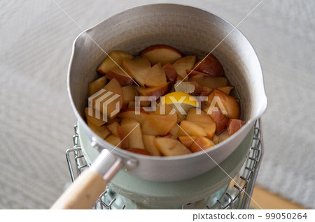 simmer apple compote 99050264