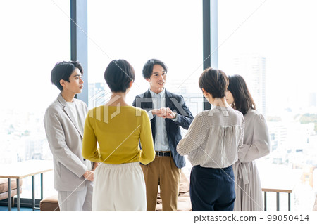 Business discussion circle 99050414