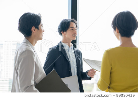 Business discussion circle Business discussion circle 99050439