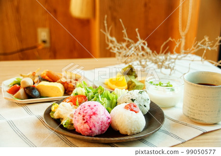 早餐有飯糰和日式小菜！健康支援從早上開始！ 99050577