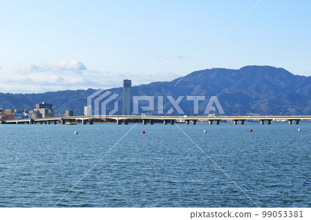 Scenery on the shore of Lake Biwa 99053381