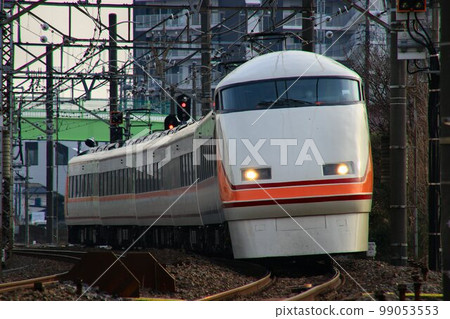 Go Nikko Road on a luxurious limited express…Limited Express SPACIA running fast in the Kanto Plain 99053553