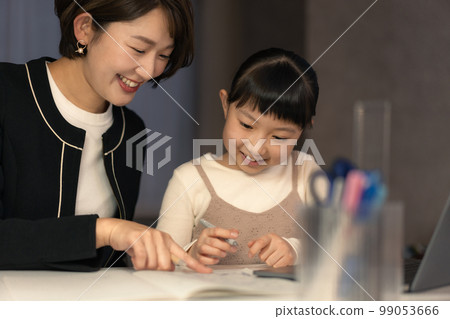 Night tutor and elementary school girl Night tutor and elementary school girl 99053666