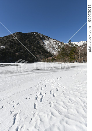 Tochigi Prefecture Nikko Lake Yunoko Winter scenery 99055011