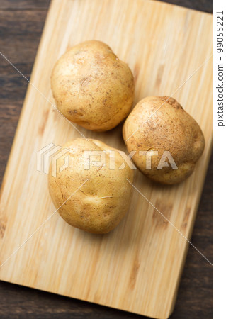 New potatoes 99055221