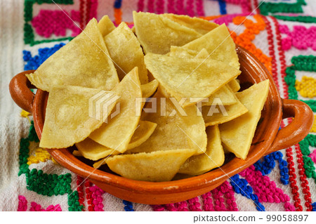 Mexican food Totopo 99058897