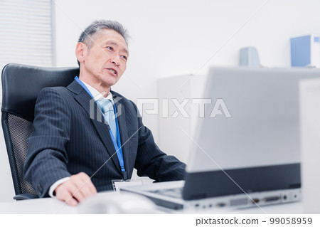 A man in a managerial position who speaks his opinion in the company A man in a managerial position who speaks his opinion in the company 99058959