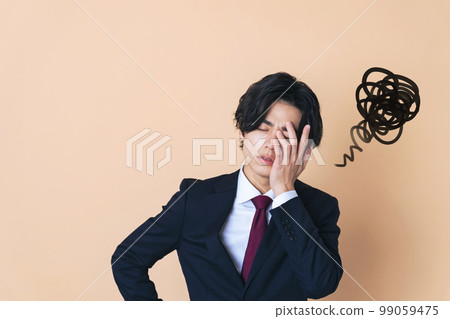 A depressed young businessman 99059475