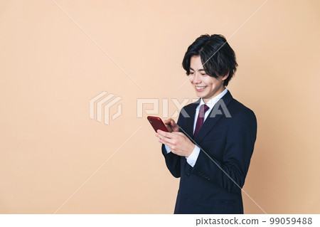 young businessman using smartphone 99059488